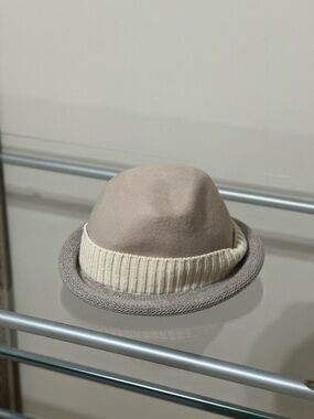 Inverni Made in Italy Hat Beige Knit Luxury
 70% Merino wool / 30% cashmere